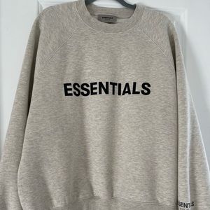 Fear of God - Essentials Crew Neck Sweatshirt 
Oatmeal Heather